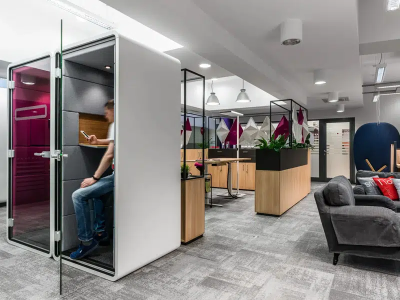 سختافزارهای همکاری بصری مورد استفاده در دفتر کار هوشمند