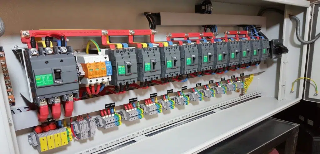 اهمیت استفاده از تابلو برق هوشمند در ساختمان