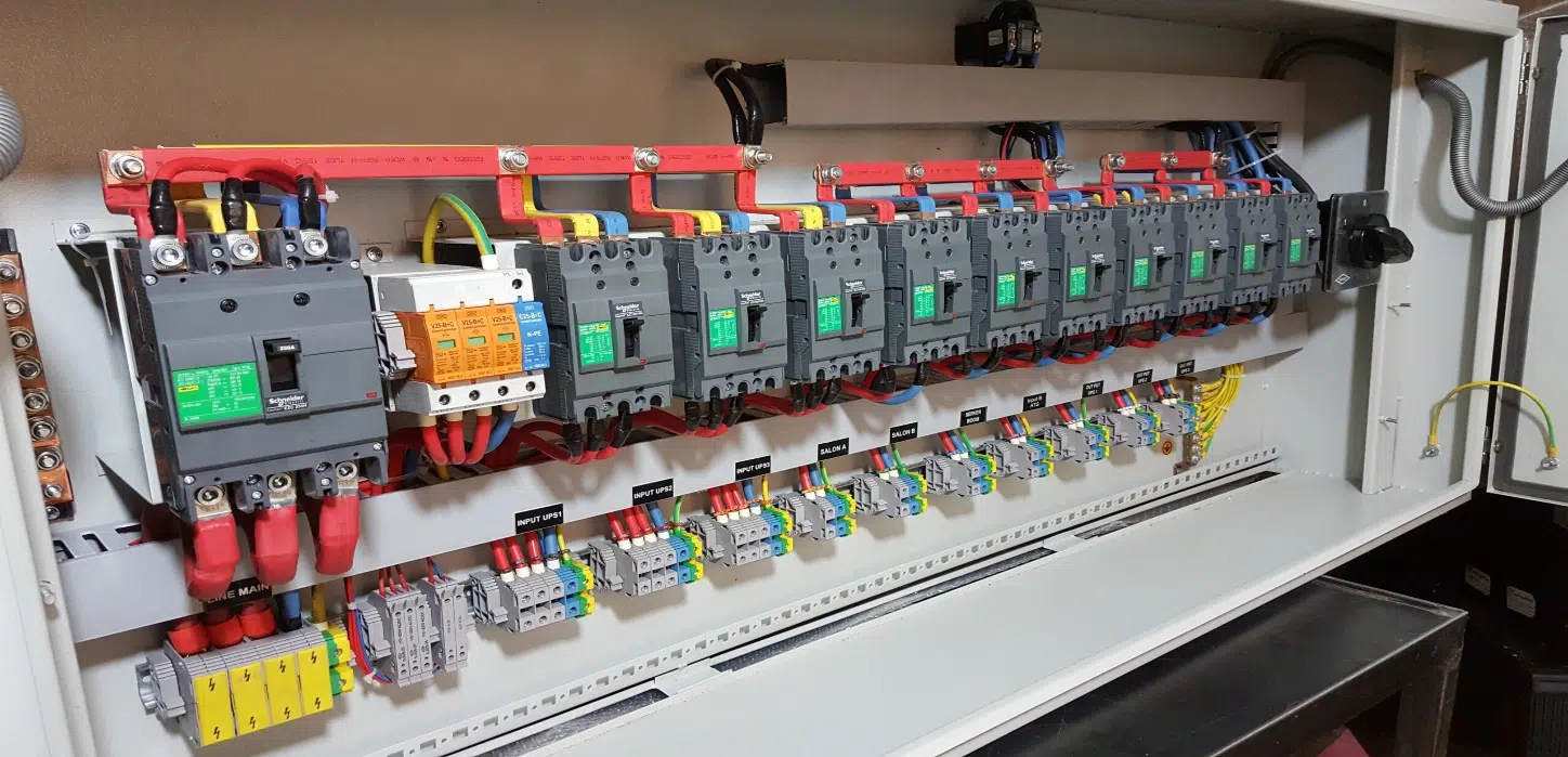 تجهیزات مورد استفاده در تابلو برق هوشمند