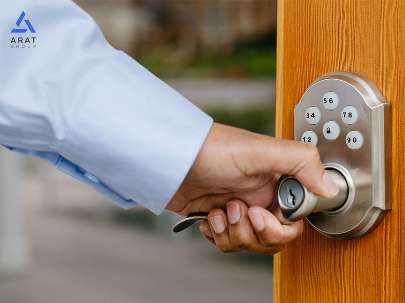 قفل هوشمند (Smart Door Lock)