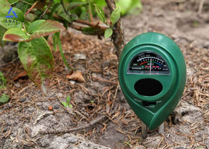 کنترل‌کننده‌ی سنسور رطوبت خاک در آبیاری هوشمند