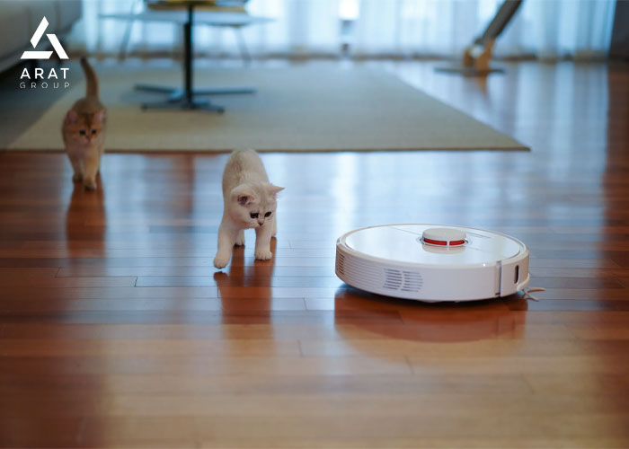 نمایی از جارو رباتیک در کنار حیوانات خانگی، ارزان‌ترین جاروبرقی رباتیک سال 2022